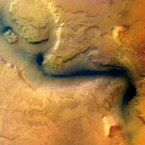 <p>Gewaltige Täler durchziehen die Marsoberfläche</p>
