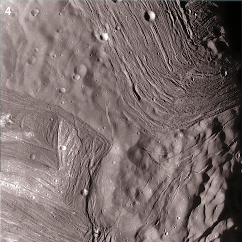 <p>Oberfläche des Mondes Miranda</p>
